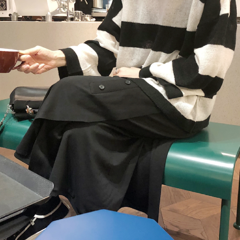 ANAIS’s Unbalanced Button Skirt