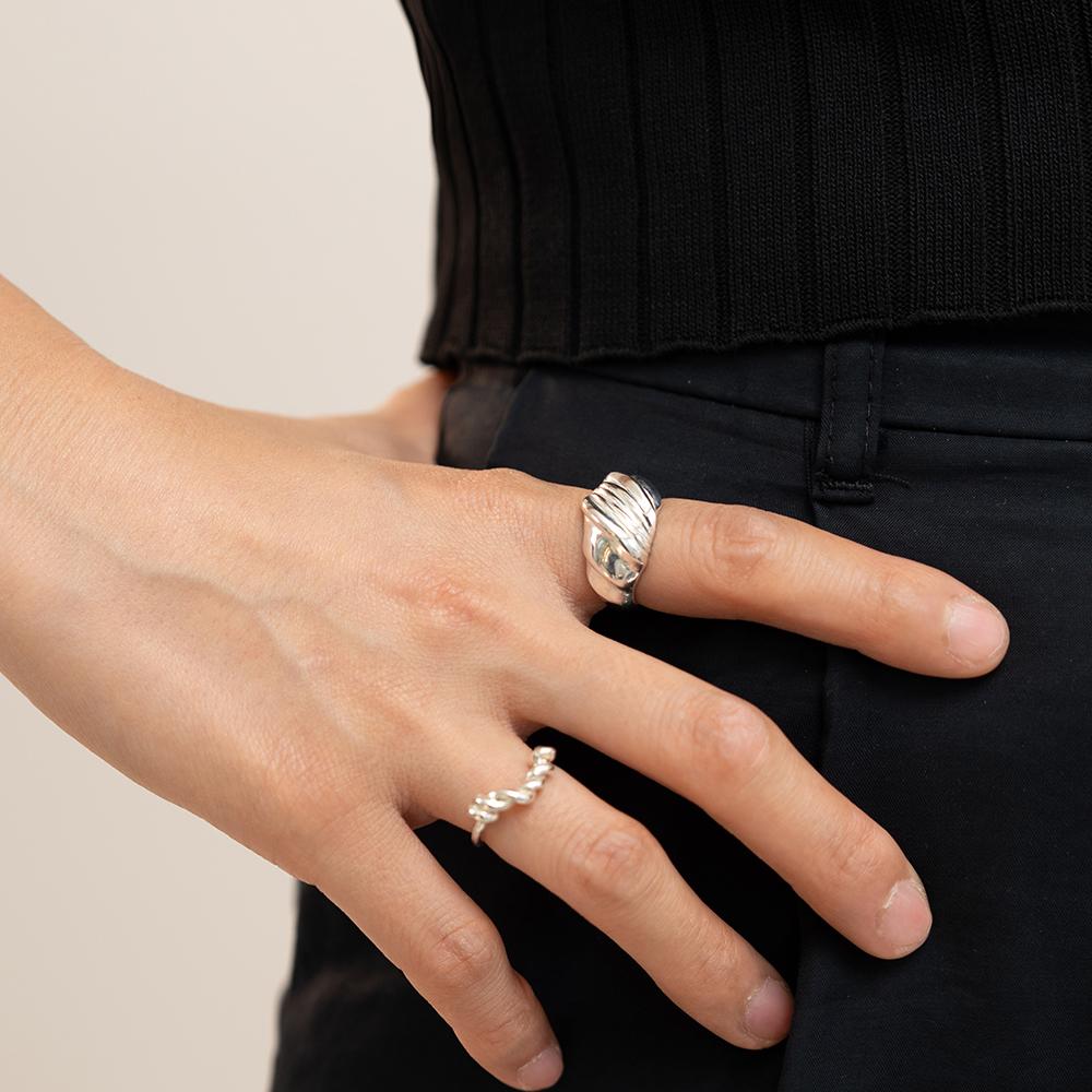 Big tide ring_ R38 [Where light lingers]